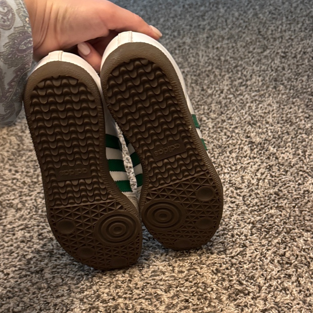 Adidas Samba White and Green Trainers fit like women’s size 7 - Picture 6 of 6